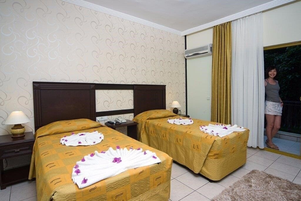 Апартаменти Ruza Beach Hotel 4*